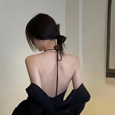 号舱房的女人